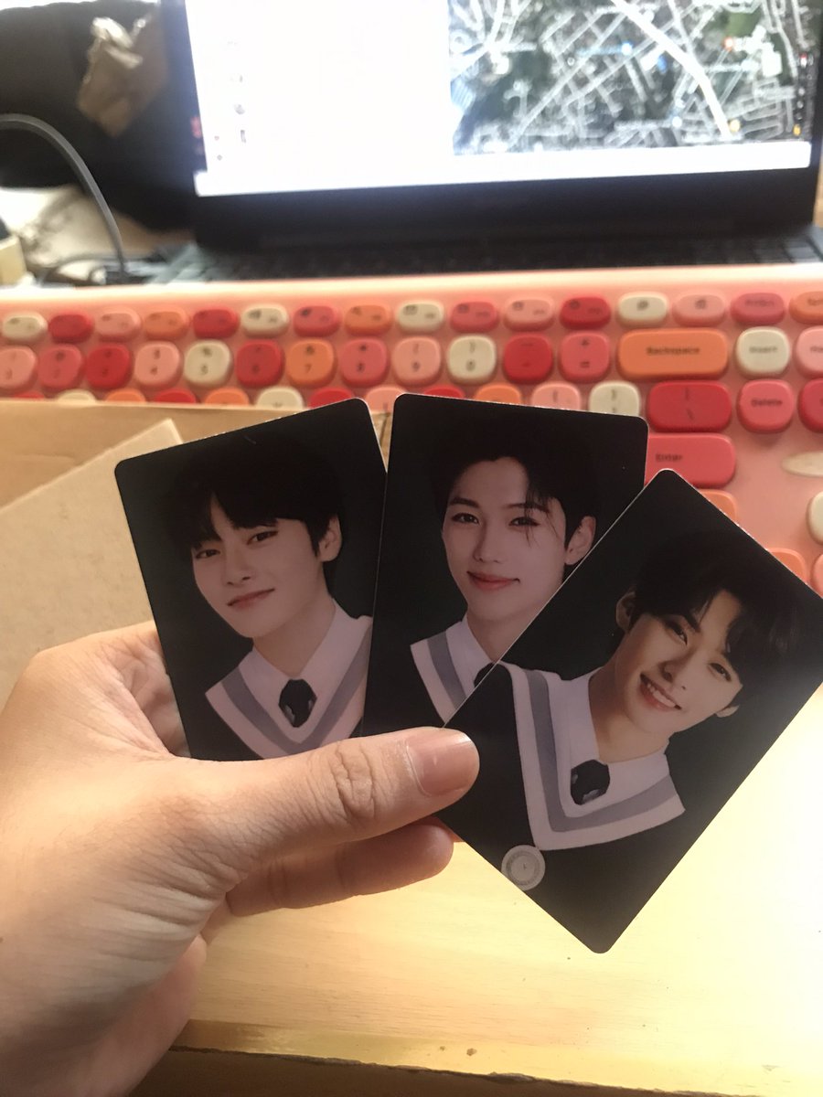 absnibbokie's tweet photo. dumating na yung mga lasalista ko 🥰
they arrived safely! packaging is so neat and i like the quality sm^^, what a motivation to graduate 👩🎓 thank uuuu @boonbns
💌#boonproofs #skzgrads https://t.co/nEEZ5OcdZ2