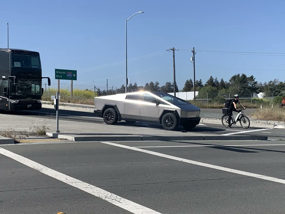 NEWS: <a href="/Tesla/">Tesla</a> Cybertruck spotted testing near Fremont factory today.

Source: reddit.com/r/teslamotors/…