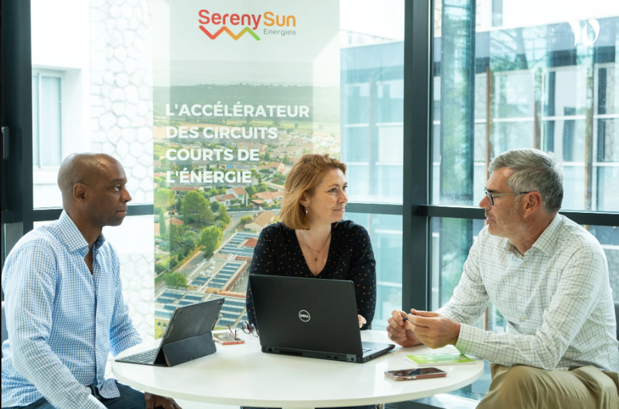 SerenySun's tweet photo. @SerenySun rejoint @wttj_fr !

Retrouvez sur la vitrine :
ℹ des informations sur l'entreprise
🎥 des témoignages vidéos 
📷 toute la #SerenyTeam dans ses bureaux lumineux et son cadre de travail en pleine nature ☀️🦚
🤝 nos offres d'emploi 

https://t.co/qU8ixzEgZP https://t.co/E5otR5ajh5