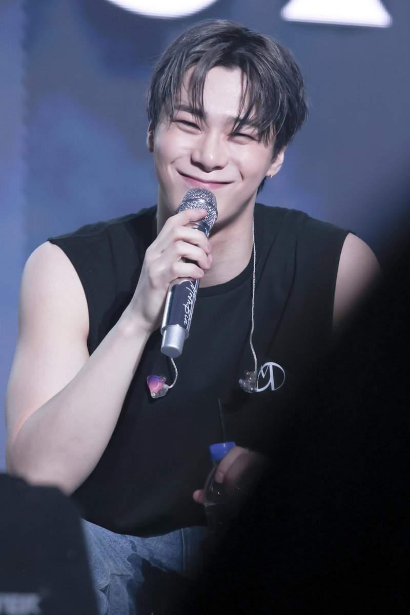 🌙 25y 90d

빈아, I can't believe it's been a week. In my mind, you were just in front of me, singing, dancing &amp; smiling.

I'll do my best each day. I'll live a happy &amp; healthy life, just like you would wanted us to. Promise.

#MOONBIN #문빈 
#MomentsWithMoonBin