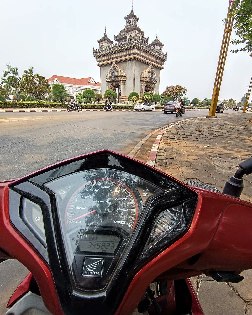 VagaBobTravel's tweet photo. Spontaneity has delivered me to #Vientiane #Laos 🇱🇦
.
#explore_discover_experience
#CarpeDiem #wanderlust https://t.co/M24ItUlUf9