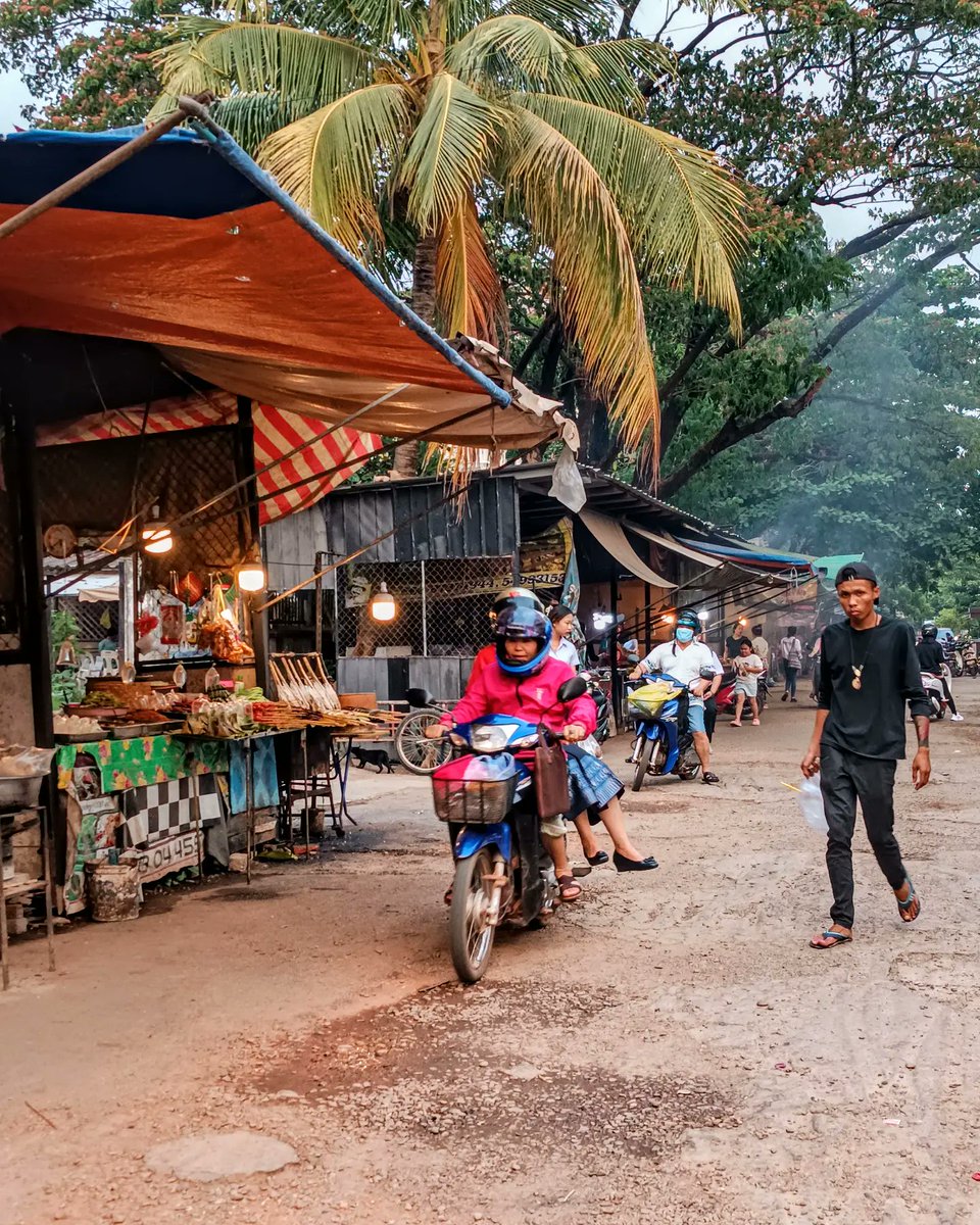 VagaBobTravel's tweet photo. Spontaneity has delivered me to #Vientiane #Laos 🇱🇦
.
#explore_discover_experience
#CarpeDiem #wanderlust https://t.co/M24ItUlUf9