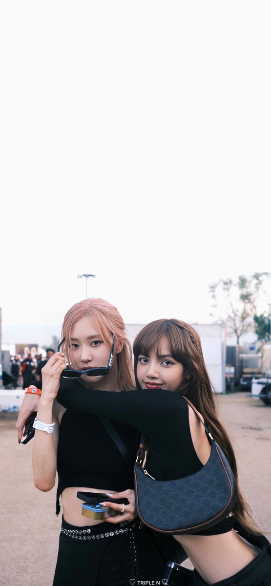0211rxsy's tweet photo. #CHAELISA #LICHAENG instagram lockscreens/wallpapers 

🌵🌈💗

#BLACKPINKxCOACHELLA 
#LISA #리사 #ROSÉ #로제 #BLACKPINK https://t.co/37YjuTZaBd