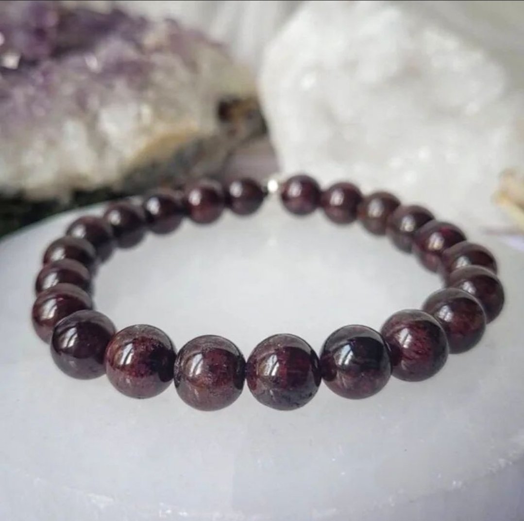 Garnet balances energy, bringing serenity or passion as appropriate. Garnet honors Sekhmet, the Egyptian Goddess of War, and is the traditional birthstone of those born in January.

etsy.com/uk/shop/crysta…
#MHHSBD #EarlyBiz #foodiebookclubhour #buymyshithour #htlmphour