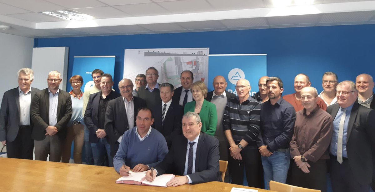 Pour accompagner les communes de l’Agglo de Bourg-en-Bresse dans leurs projets d’investissements, la Région <a href="/auvergnerhalpes/">Auvergne-Rhône-Alpes</a> va apporter un soutien financier de 5.033.000€ dans les 3 années à venir.
Ce soutien a été officialisé lundi par la signature 
d’un contrat à Montracol.