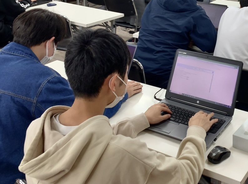 cid_chuo's tweet photo. 本日、情報系2年生は #444株式会社 主催の #TechFUL Coding Contestに参加しています❗️💻
このコンテストはプログラム問題に挑戦し全国の #専門学校 や大学と競い合います🧐
コンテストの結果、優秀な成績の人たちには就活につながる特典があるのでぜひ上位を目指して頑張って欲しいです✨😆 https://t.co/0BYIJtR0Lu