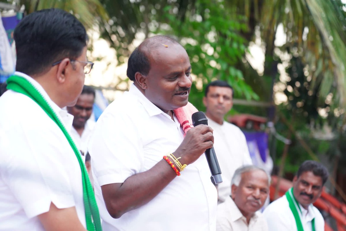 JanataDal_S's tweet photo. ಈ ಸಂದರ್ಭದಲ್ಲಿ ಮಾಜಿ ಸಚಿವರಾದ ಶ್ರೀ ಜಿ.ಟಿ.ದೇವೇಗೌಡರು, ಶ್ರೀ ಸಾ.ರಾ.ಮಹೇಶ್ ಅವರು , ಕ್ಷೇತ್ರದ ಜನತಾದಳ ಅಭ್ಯರ್ಥಿ ಶ್ರೀ ಹೆಚ್.ಕೆ.ರಮೇಶ್ ,ವಿಧಾನ ಪರಿಷತ್ ಸದಸ್ಯರಾದ ಮಂಜೀಗೌಡರು ,ಸೇರಿದಂತೆ ಅನೇಕ ಮುಖಂಡರು, ಅಸಂಖ್ಯಾತ ಕಾರ್ಯಕರ್ತರು, ಸಾರ್ವಜನಿಕ ಬಂಧುಗಳು ನೆರೆದಿದ್ದರು.2/2 https://t.co/wUkIv65wkJ