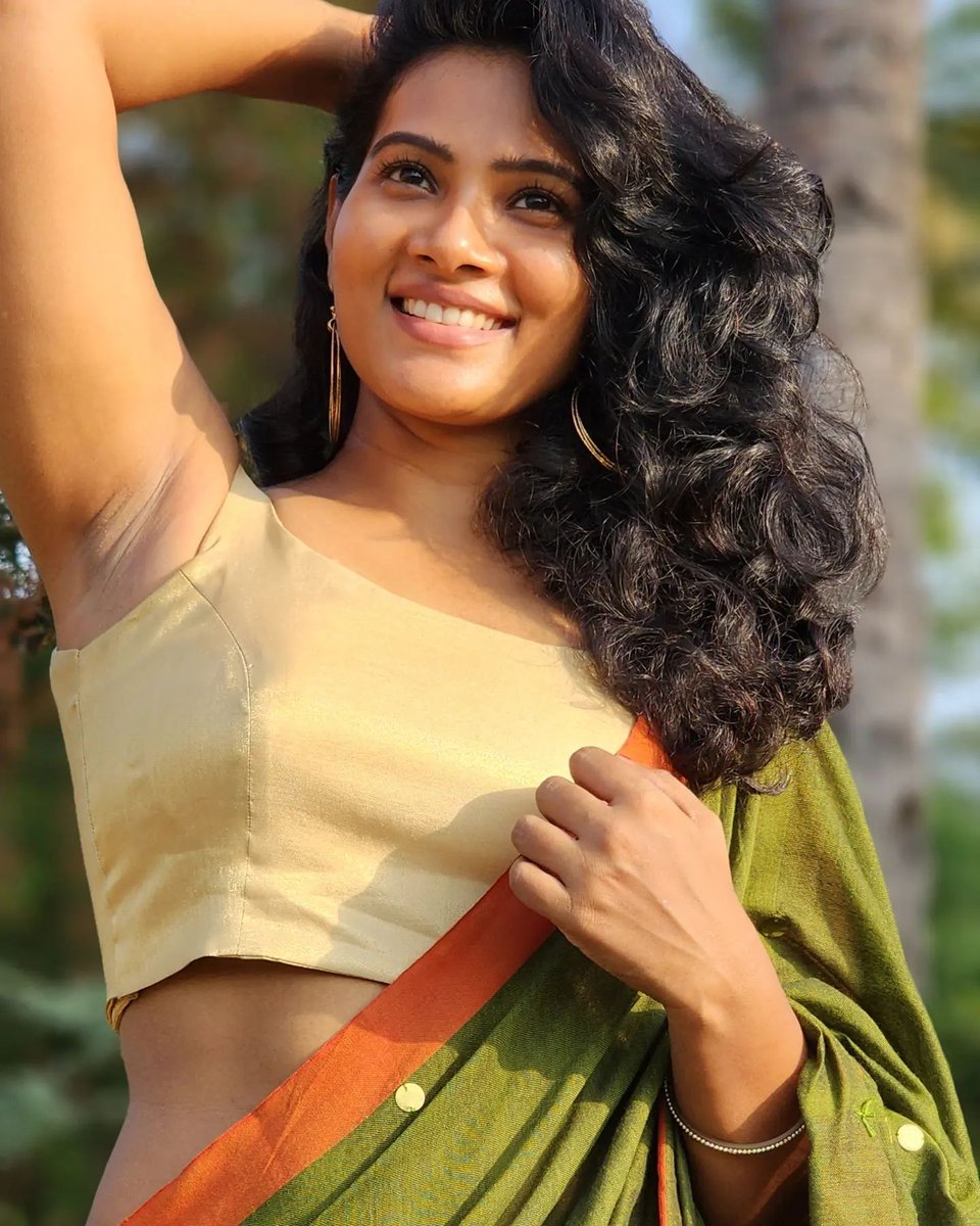 Stunning @dhivya_dhurai ❤️

#DhivyaDuraisamy #tamilcinema #tamilactress #actressphotoshoot #realone #realonecinema