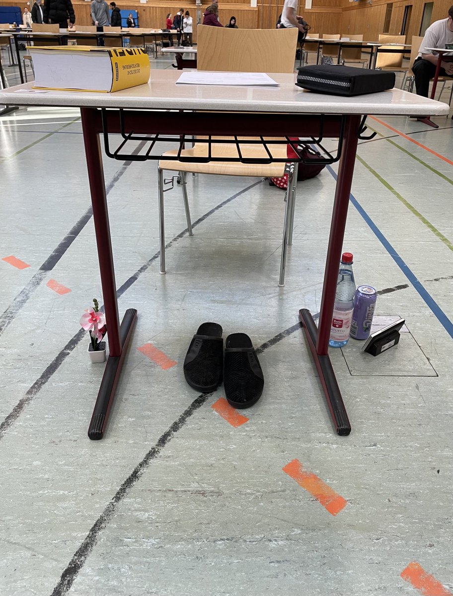 voemel's tweet photo. #Abitur kann starten. Vorbereitungen abgeschlossen #Abi2023 #Deutsch https://t.co/fsTzmr6jfB