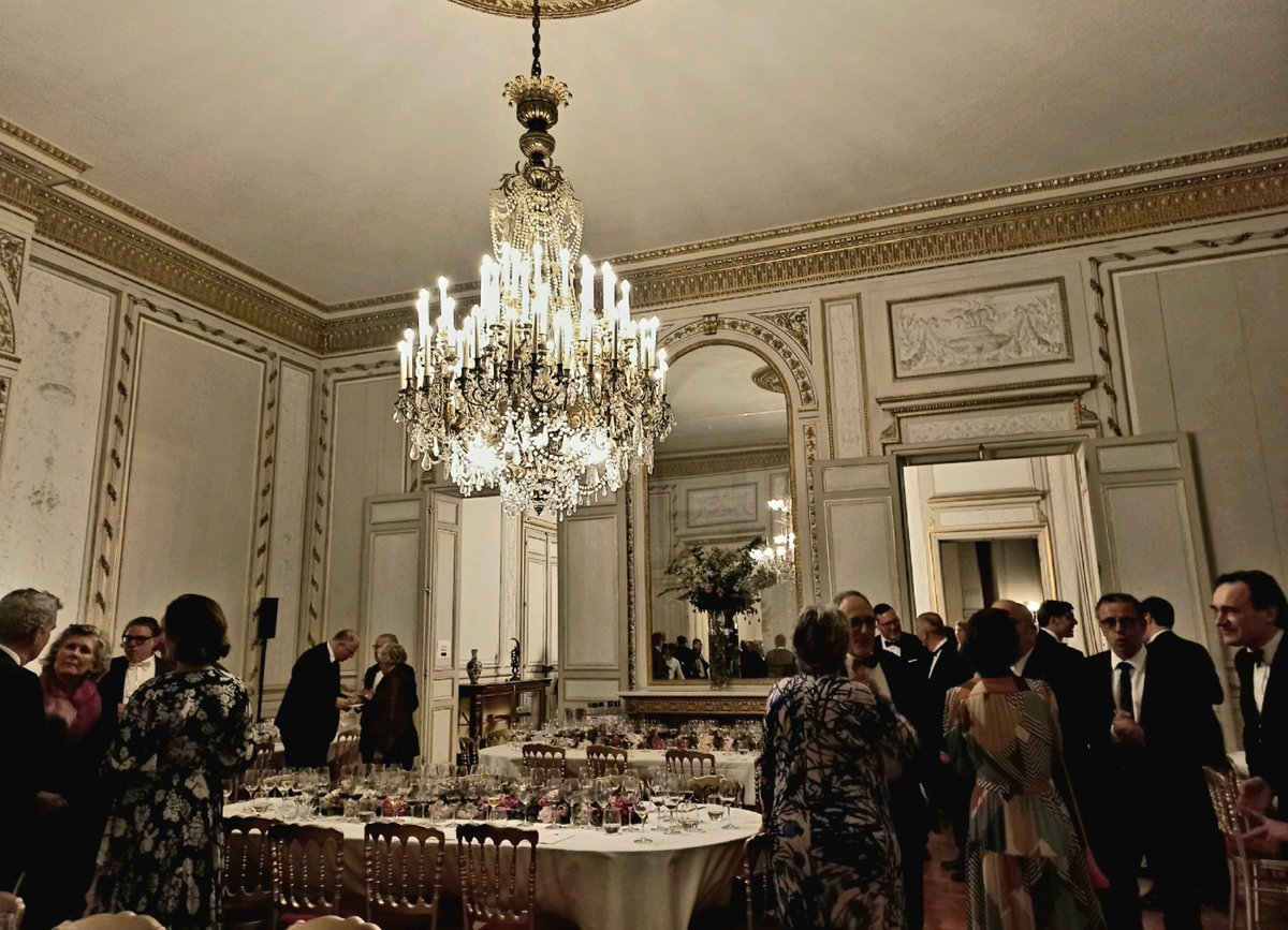 Quand l' <a href="/Academievinbx/">Académie du Vin de Bordeaux</a> célèbre les millésimes en 3 au Palais Rohan  à Bordeaux à l'occasion des primeurs #bdx22. 1/2