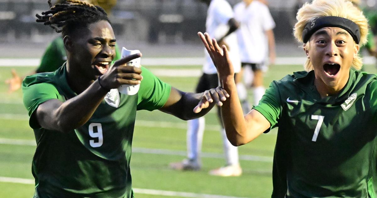GDPsports's tweet photo. Collins Hill boys soccer rolls into Final Four with 15th shutout of the season @CHHS_Sports  https://t.co/K2y1S7aQGi https://t.co/S79wVfNlxE