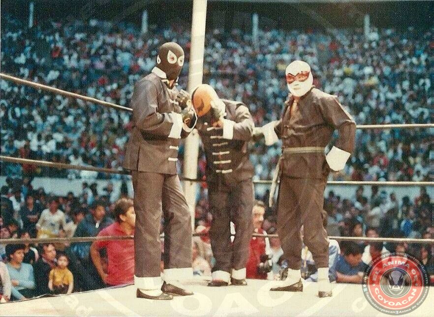 Una tercia de mis favoritas, y que la bendita #luchalibre me concedió conocer a los tres, a #KungFu,  #BlackManBlackMan  #KatoKungLee 
Los recordamos con cariño en donde quiera que estén.
#luchalibremexicana #cdmx #mexicoluchadoresmexicanos