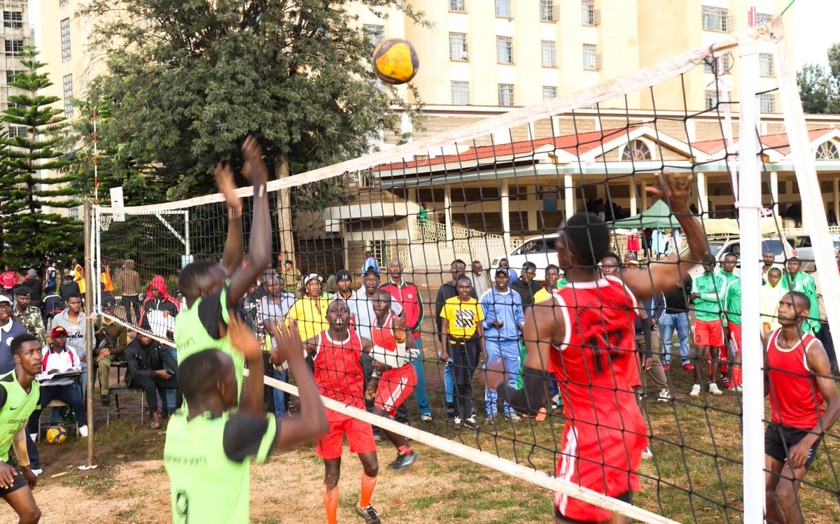 NyandaruaCG018's tweet photo. PICTORIAL: Versus @UGC_TheChampion in men’s volleyball. His Excellency Governor (Dr.) Moses N. Badilisha Kiarie’s lads battled valiantly in each set before crashing 0-3.
#Keepingthepromise
#TheCHANGEManifesto
#Talesoftransformation https://t.co/6diFm1sqJp
