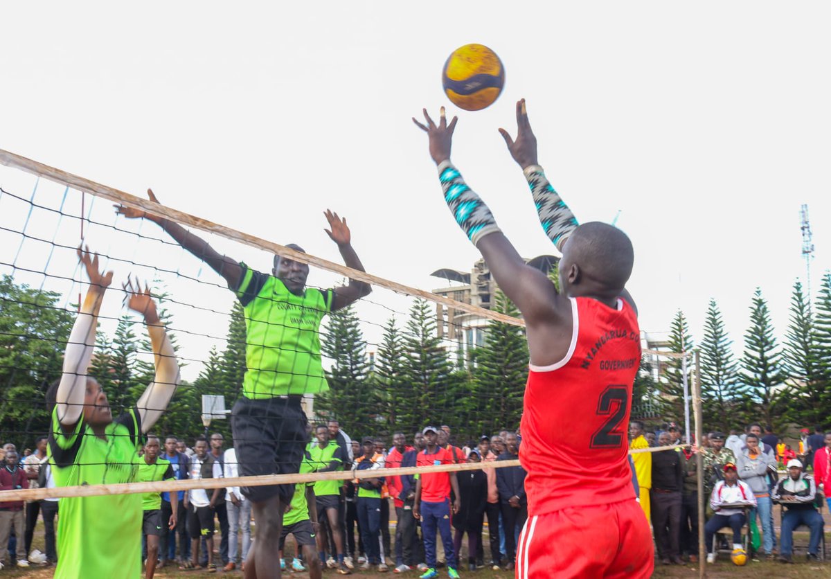 NyandaruaCG018's tweet photo. PICTORIAL: Versus @UGC_TheChampion in men’s volleyball. His Excellency Governor (Dr.) Moses N. Badilisha Kiarie’s lads battled valiantly in each set before crashing 0-3.
#Keepingthepromise
#TheCHANGEManifesto
#Talesoftransformation https://t.co/6diFm1sqJp