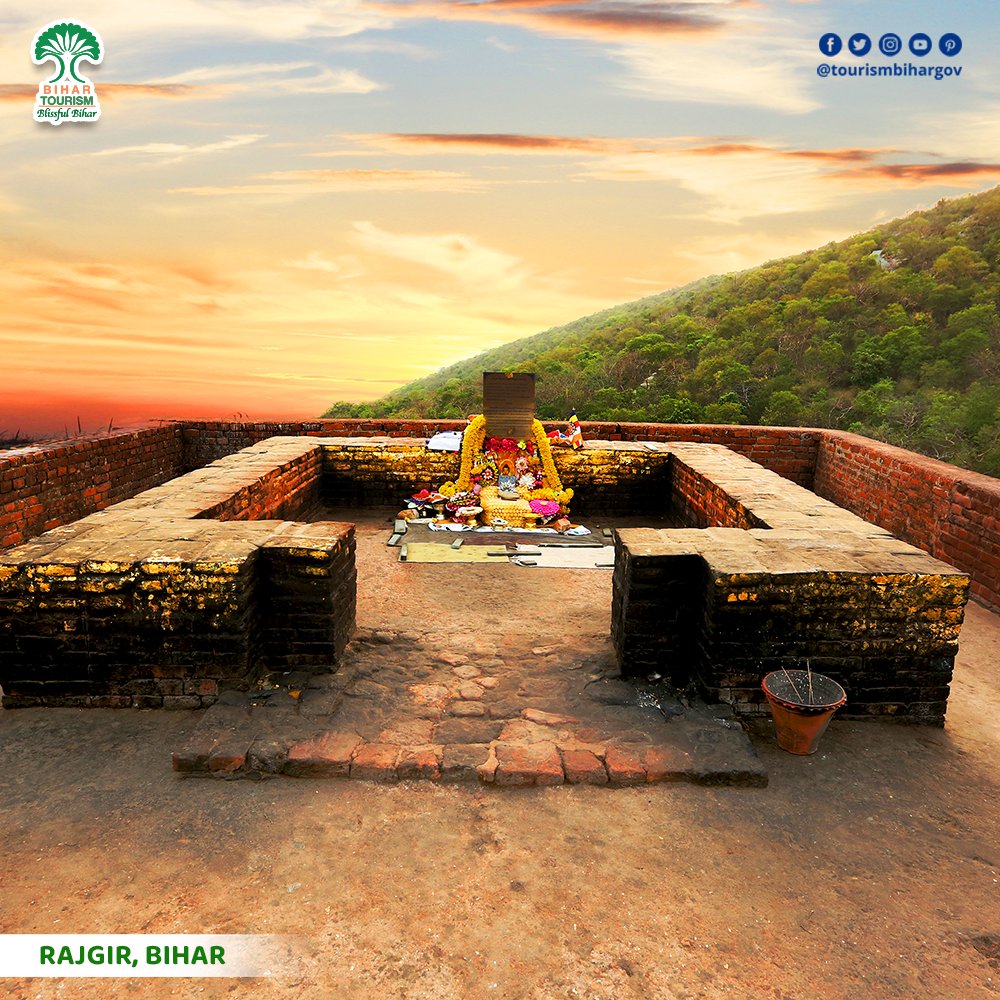 TourismBiharGov's tweet photo. Gridhakuta Hill in #Rajgir is a hidden gem surrounded by lush greenery and tranquil surroundings. Walk around, meditate, and admire the stunning panoramic views at the site where Lord Buddha delivered many important sermons.

#HillsOfBihar @AbhaySinghIAS @yadavtejashwi https://t.co/ZuzsPieZYQ