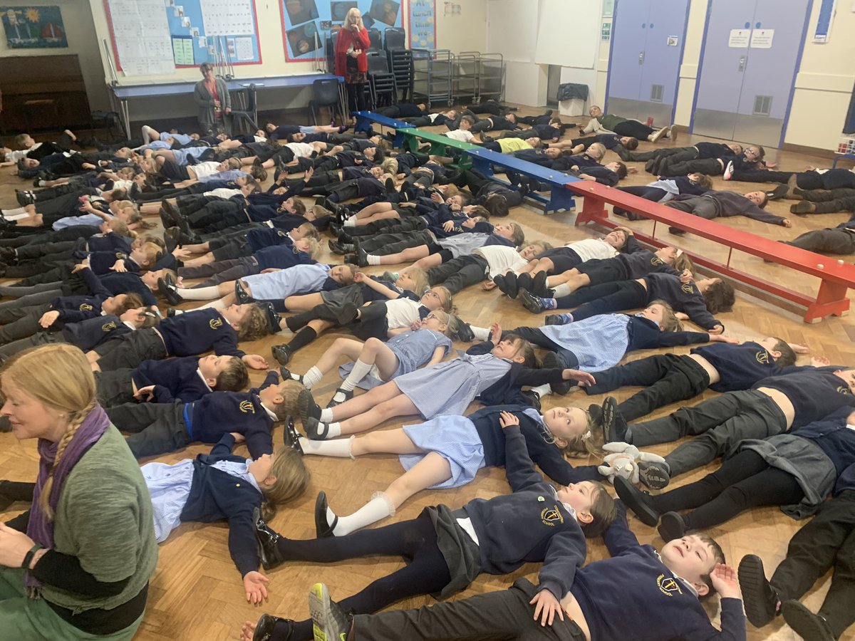 ConstantineSch2's tweet photo. A great visit from Matt and the RNLI beach lifeguards - learning about: beach flags, onshore and offshore winds, what to do if tired or swept out in a rip, how lifeguards can help you and how to call for help @Kernow_Learning  #meetthelifeguards #RNLI @RNLI https://t.co/NYz5ZBb9MD