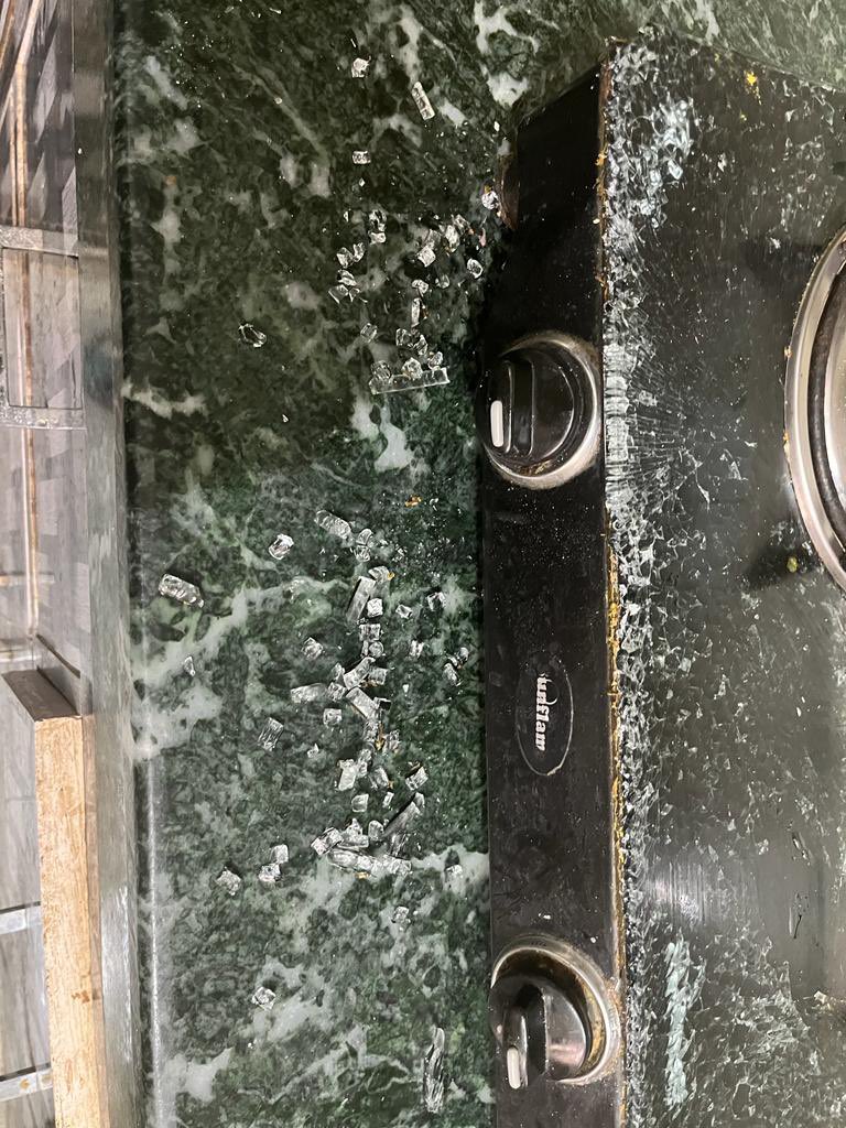 rpthakur's tweet photo. @SunflameIndia @amazonIN i have purchased sunflame 3 burner glass top stove on dated sep@2019 and today it burst during the cooking, my family member has injured due to glass breaking and all food has spoiled. These kind of brands using cheap material and playing with our life. https://t.co/abKKEL73s8