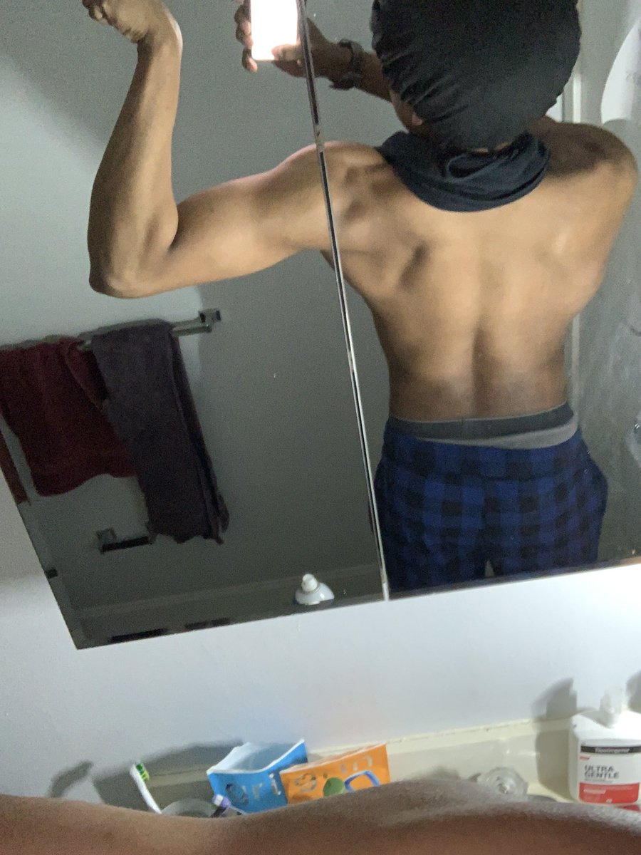 some1_2_miss's tweet photo. not sure what im doing but new to #nsfw_twt 

18yo

6’1”

open to anything

hard/ soft kinks

horny 6/9 times
(not funny got it)

idk what else to put… https://t.co/derahWLTKW