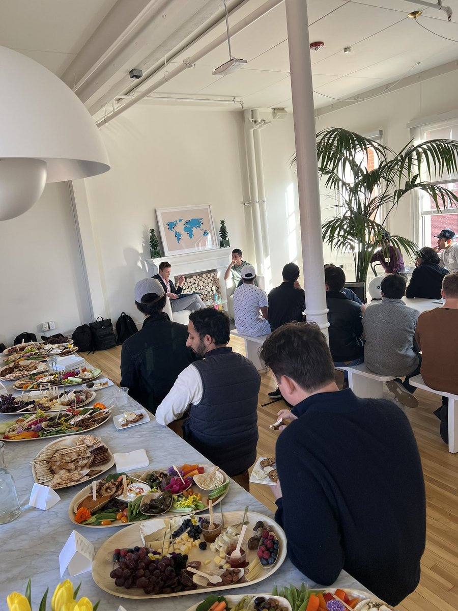 tonight we hosted our first founder fireside chat <a href="/HeadlineVC/">Headline</a> in SF- huge thanks to everyone who came out and esp to <a href="/kayvz/">Kayvon Beykpour</a> and <a href="/jettfein/">Jett Fein</a> for dropping all the nuggets of wisdom. cant wait to do more of these 🙌