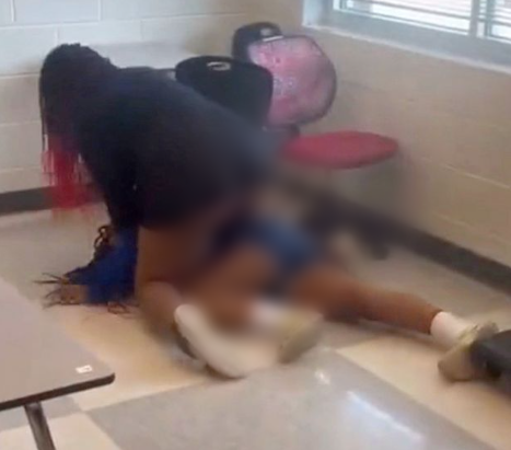 yabaleftonline's tweet photo. “I cannot put my life in danger” – Teacher who got into fight with student over phone quits teaching https://t.co/TpcQGLKj2s