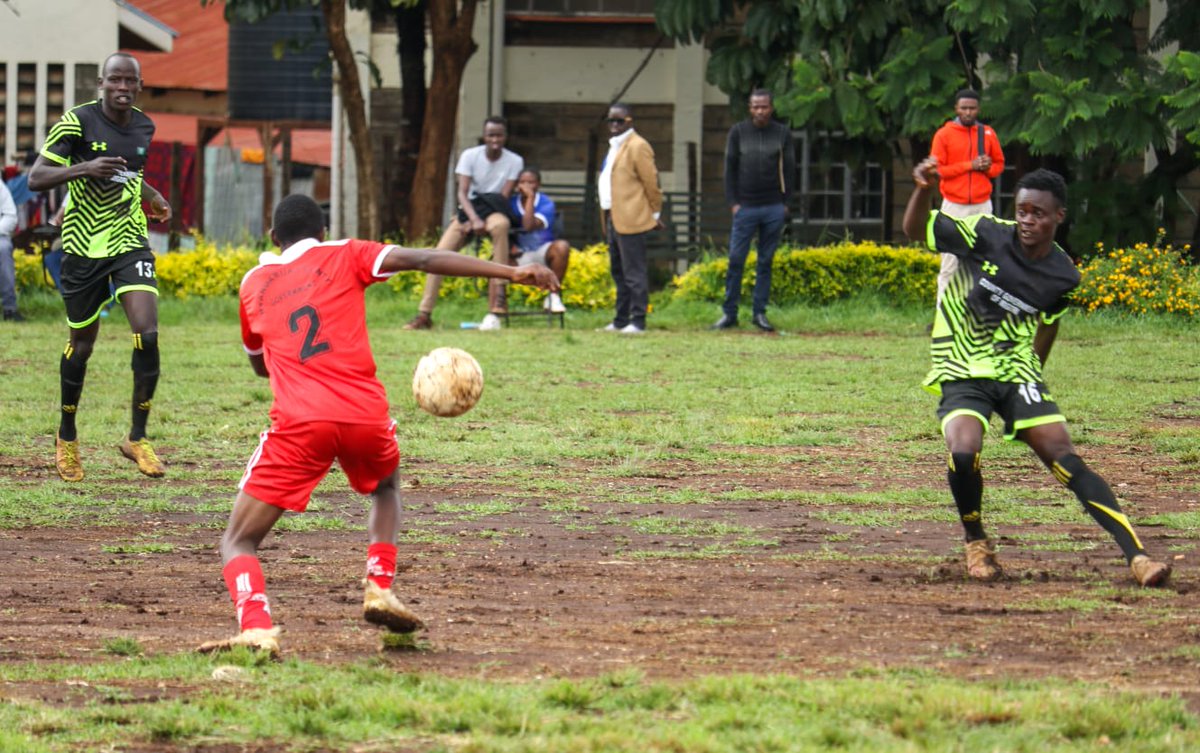 NyandaruaCG018's tweet photo. PICTORIAL: Versus @MigoriCountyGov  in men’s football. His Excellency Governor (Dr.) Moses N. Badilisha Kiarie’s army held the much-fancied lake side to a barren 0-0 draw.
#Keepingthepromise
#TheCHANGEManifesto
#Talesoftransformation https://t.co/nlL91c0eNF