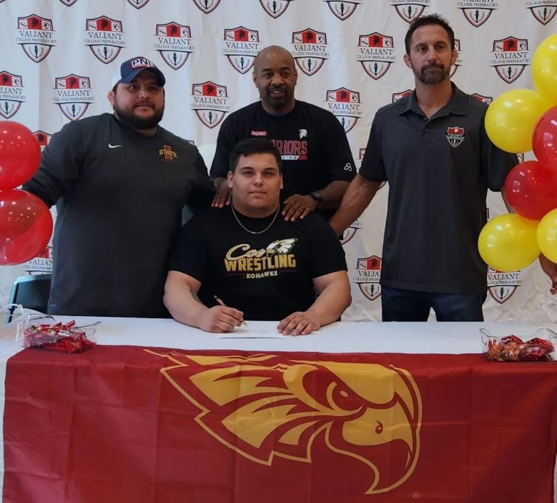 ValiantPrep's tweet photo. Signing day at Valiant College Preparatory.

Congratulations!

Piper Cadden - Chadron State
Derek Guanajuato - North Carolina
Faustino Chaydez - NW Kansas Tech
Josh McCain - Coe College https://t.co/4zirVUcNmY