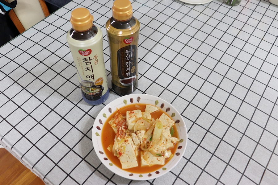 jogood72's tweet photo. 동원하면 참치가 유명하잖아요. 바로 참치명가 동원이 만든 참치액을 만났습니다. 
요리의 한 수 인정하고 싶은 참치액이며, 동원 참치액과 프리미엄 동원 참치액 2종이 있습니다. 맛난요리 자주 해먹어요

#동원 #동원참치액 #참치액 #프리미엄참치액 #참치액추천 #참치액활용 #참치액요리액 https://t.co/0h5EbnFtrD