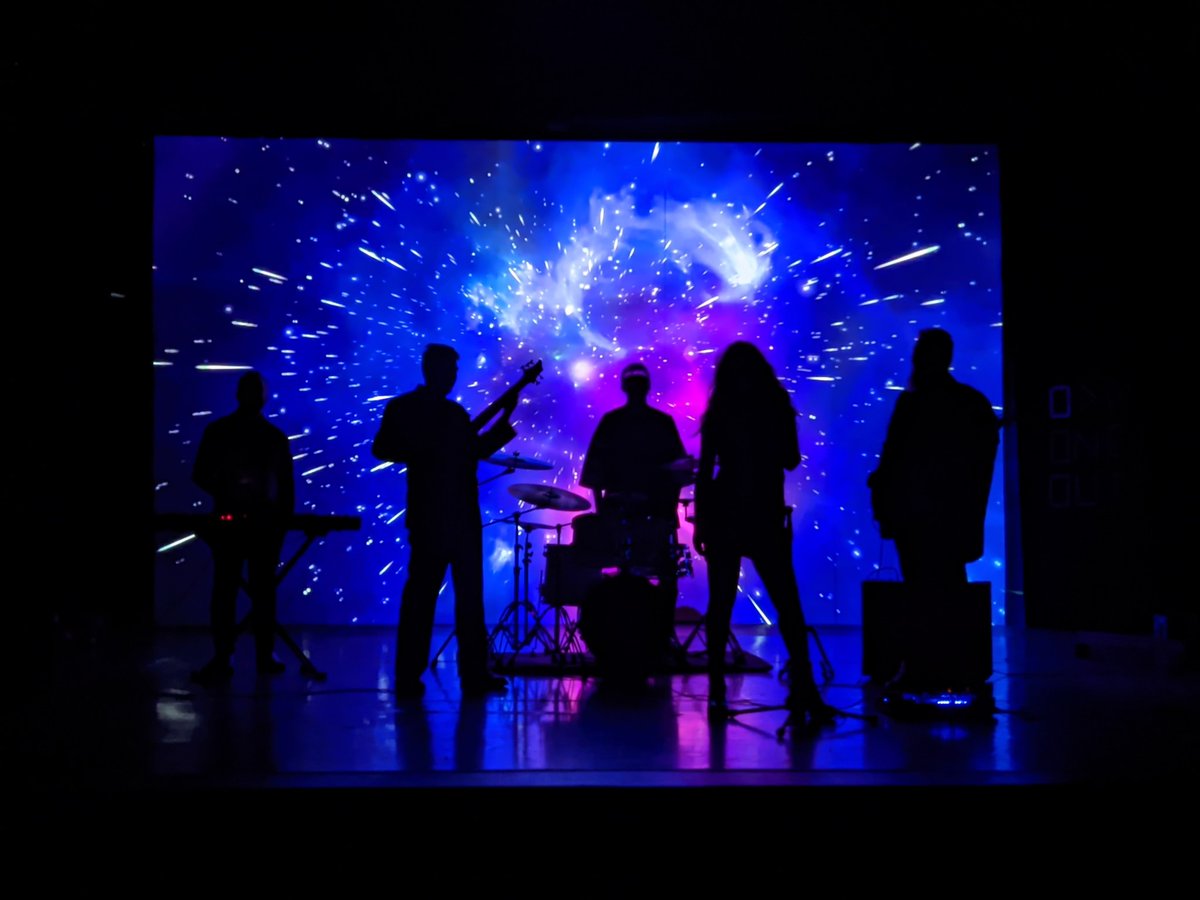 Loose Ties' latest release "Superhuman" is an energetic and uplifting track that showcases the band's ability to blend various genres into a cohesive personal sound.

Click for more bsapp.ai/VHInztzed

#vocal #alternative #giveitaspin #greekmusic #greece #song #sound