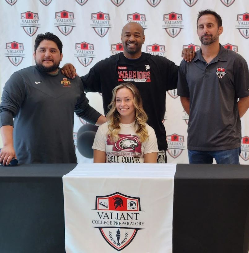 ValiantPrep's tweet photo. Signing day at Valiant College Preparatory.

Congratulations!

Piper Cadden - Chadron State
Derek Guanajuato - North Carolina
Faustino Chaydez - NW Kansas Tech
Josh McCain - Coe College https://t.co/4zirVUcNmY