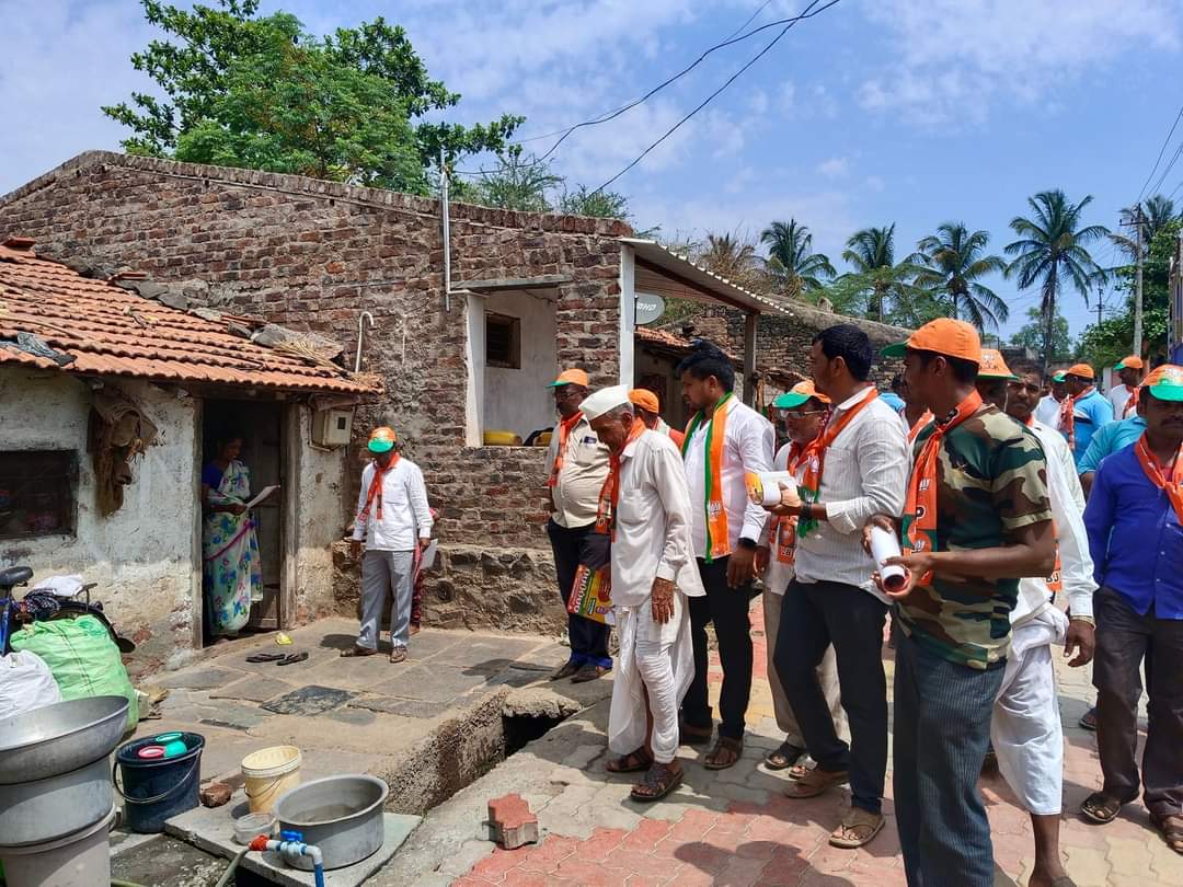 MahanteshKudac3's tweet photo. ಭಾರತೀಯ ಜನತಾ ಪಾರ್ಟಿ ಅರಬಾವಿ ವಿಧಾನಸಭಾ ವ್ಯಾಪ್ತಿಯ  ಪಟಗುಂದಿ ಗ್ರಾಮದಲ್ಲಿ ಸನ್ಮಾನ್ಯ ಶ್ರೀ ಬಾಲಚಂದ್ರ ಅಣ್ಣಾ ಜಾರಕಿಹೊಳಿ ಅವರ ಪರವಾಗಿ ಗ್ರಾಮದ 2ನೇ ವಾರ್ಡ್ ನಲ್ಲಿ ಮತ ಯಾಚನೆ ಮಾಡಲಾಯಿತು
#BJPforKarnataka #bjpkarnataka #BalachandraJarkiholi #NalinKumarKateel #bjpbaravase #bommai #naddaji #NarendraModi https://t.co/pl8I6i9IB6