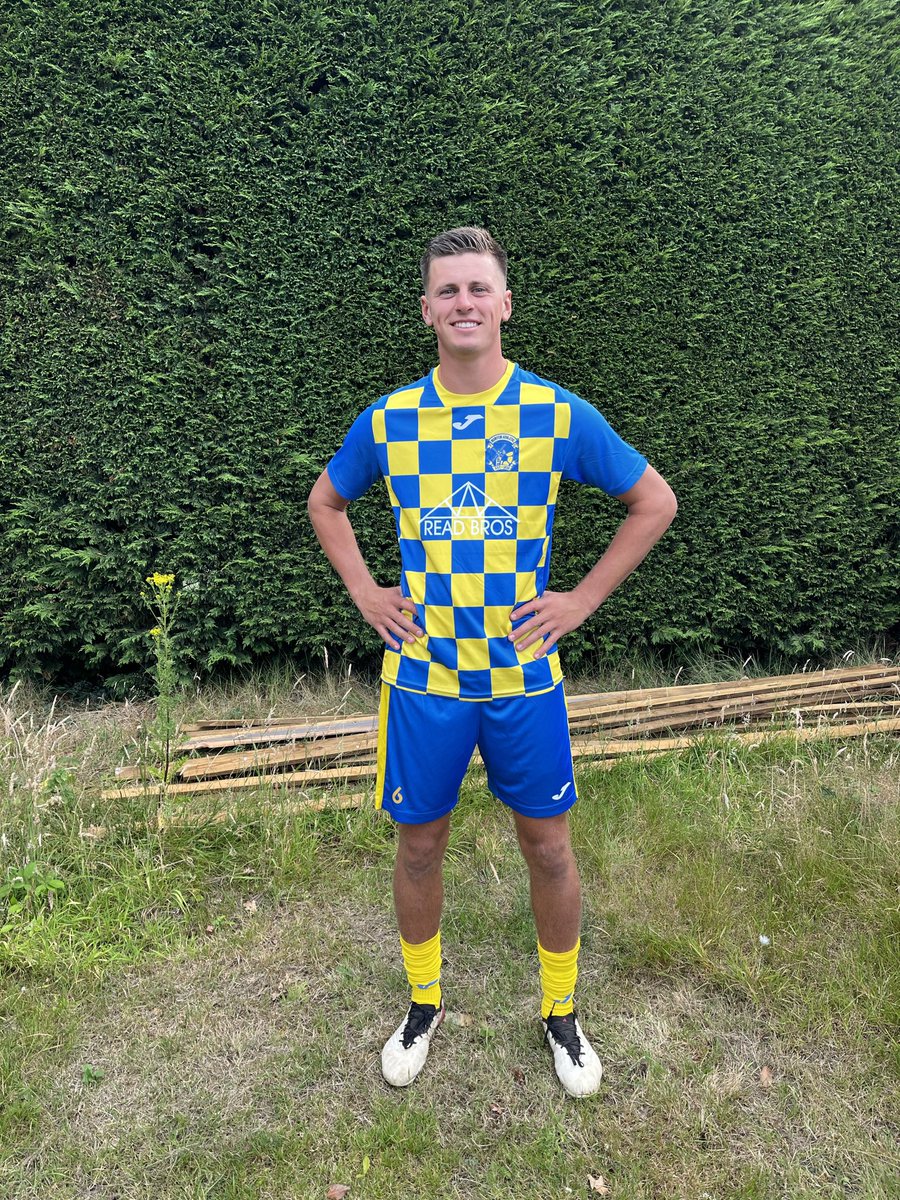 norton_athletic's tweet photo. 𝗛𝗔𝗣𝗣𝗬 𝗕𝗜𝗥𝗧𝗛𝗗𝗔𝗬 𝗟𝗘𝗚𝗦🦵

Happy birthday to the sulkiest, angriest and most passionate man we know 😅

Have a great day @Chazzaa9Chaz 🍻

He’s made a killing selling knock off stoneys to the Norton Ultras

🟡🔵

#UpTheMillers || #HappyBirthday https://t.co/1x9RF3P4hF