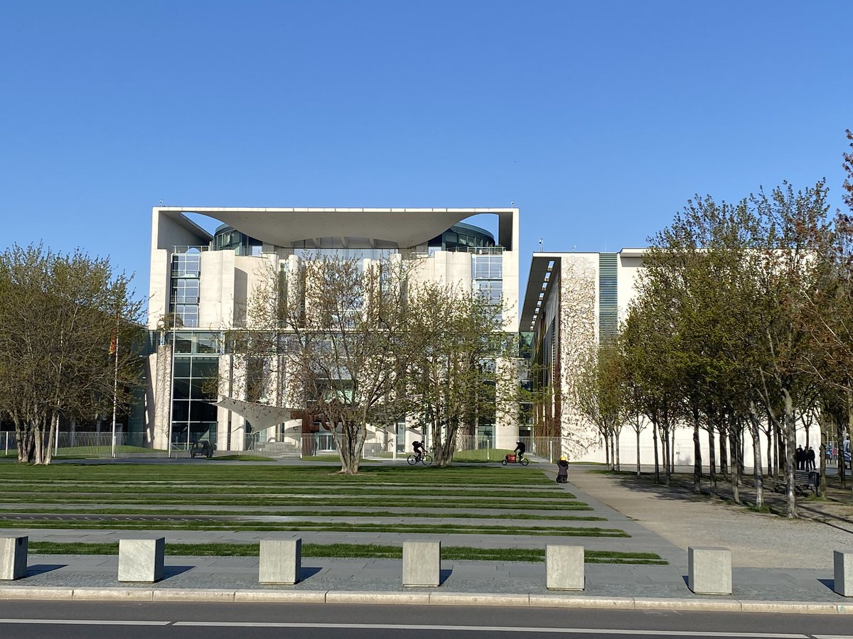 Auf geht‘s zum Auftakt des bundesweiten #GirlsDay im #Kanzleramt - freue mich auf die vielen interessierten Schülerinnen &amp; meine Kollegin <a href="/AnniDigital/">Anne-Marie Tumescheit</a> Danke <a href="/initiatived21/">Initiative D21</a> wieder für die tolle Organisation! <a href="/FujitsuPolicyDE/">FujitsuPolicyDE</a> 💪