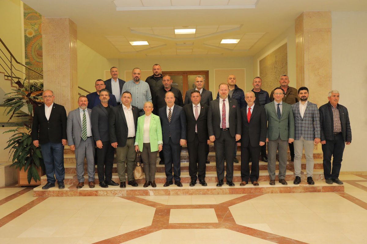 edirnededeva's tweet photo. Cumhuriyet Halk Partisi, Demokrat Parti, Gelecek Partisi, Saadet Partisi’nin Edirne İl Başkanları ve Millet İttifakımızın CHP 28. Dönem MV Adayı Ediz Ün ile birlikte Edirne Ticaret Borsası YK Başkanı Özay Öztürk, Meclis Başkanı Feridun Çatalçekiç ve Meclis Üyelerini ziyaret ettik https://t.co/JYcr9HfiHw