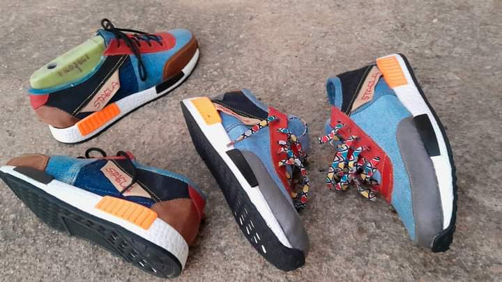 KasiEconomy's tweet photo. Bongani is a young fashion designer from Mpumalanga who manufacturers sneakers out of jeans. 🙌🏾🙌🏾🙌🏾 https://t.co/syWAgdx7Xi