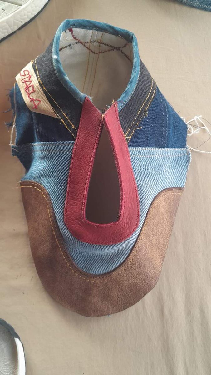 KasiEconomy's tweet photo. Bongani is a young fashion designer from Mpumalanga who manufacturers sneakers out of jeans. 🙌🏾🙌🏾🙌🏾 https://t.co/syWAgdx7Xi