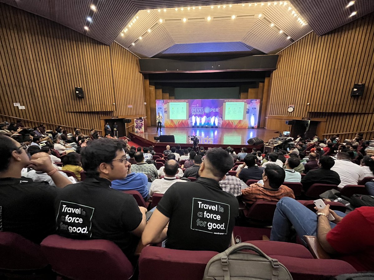 shagufta_______'s tweet photo. @ksprashu talking about the tech behind chatgpt! #LLM #gids #developersummit @developersummit https://t.co/IBBOV4KgQQ