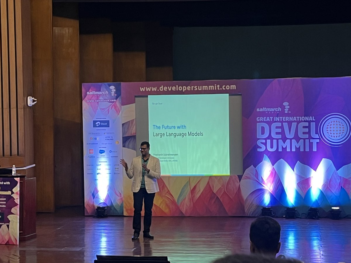 shagufta_______'s tweet photo. @ksprashu talking about the tech behind chatgpt! #LLM #gids #developersummit @developersummit https://t.co/IBBOV4KgQQ