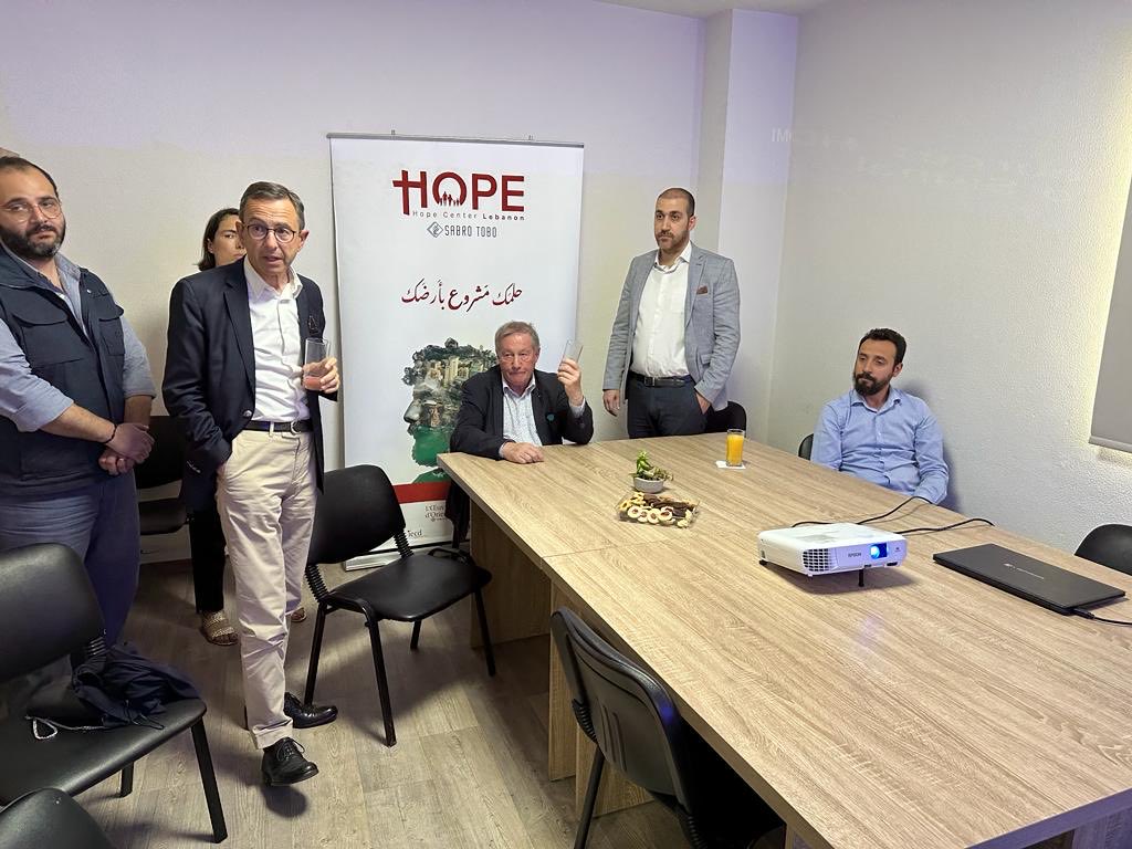 BrunoRetailleau's tweet photo. Ici visite à l’hôpital psychiatrique Sainte Croix qui s’occupe de ceux que plus personne ne veut. Et échanges au #hopecenter qui accompagne les jeunes entrepreneurs. Bravo ⁦@OeuvredOrient⁩ qui aide ces projets. Et tant d’autres! https://t.co/3OAV6JFzqg