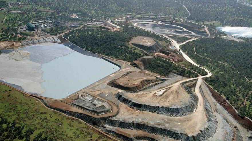 salvemosMontana's tweet image. estado activa de manera continuada, sino "a rachas", algo muy típico en minería atendiendo al informe "Estadística Minera" del Gobierno.

🫣 Por la imagen, os podéis imaginar cómo dejarían el entorno de Cáceres una mina pegada a la ciudad.

#NoALaMinaCC

DIFUNDE. GRACIAS 💚