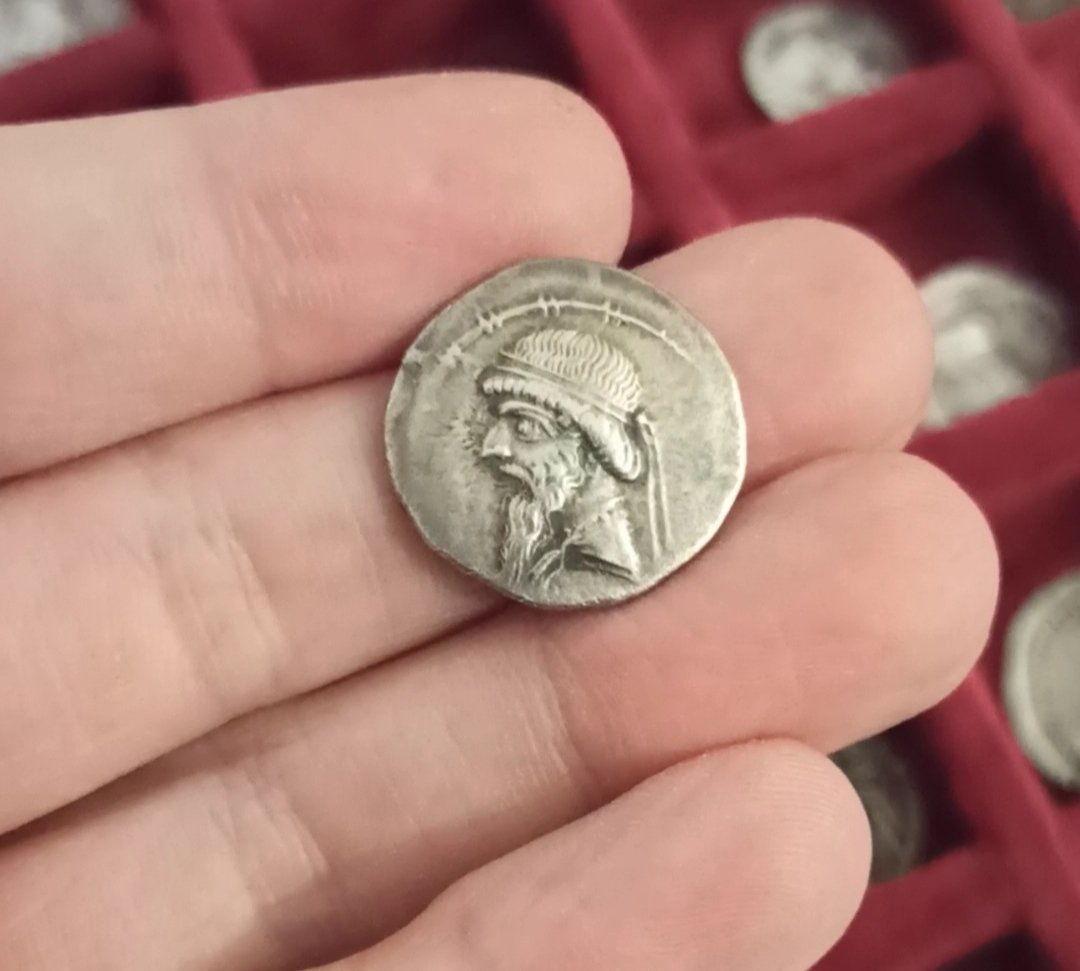 Argyrion51's tweet photo. The old old Mithradates I. At early of dynasty, parthians have nice greek style.
#parthia #persia #numismatics #ancientcoins #greekcoin #silver https://t.co/GHcmX8nqsc