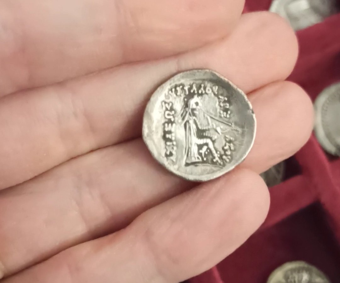 Argyrion51's tweet photo. The old old Mithradates I. At early of dynasty, parthians have nice greek style.
#parthia #persia #numismatics #ancientcoins #greekcoin #silver https://t.co/GHcmX8nqsc