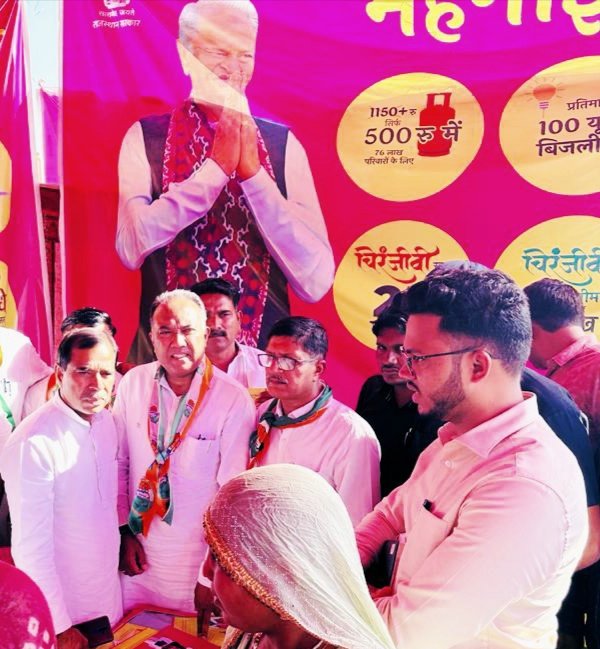 bipin_basil's tweet photo. कांग्रेस सरकार के राजस्थान के कांग्रेस सरकार के #महंगाई_राहत_कैंप  में सहयोग । @ashokgehlot51 @PParashar60 @_lokeshsharma https://t.co/mAlS6dsOPV