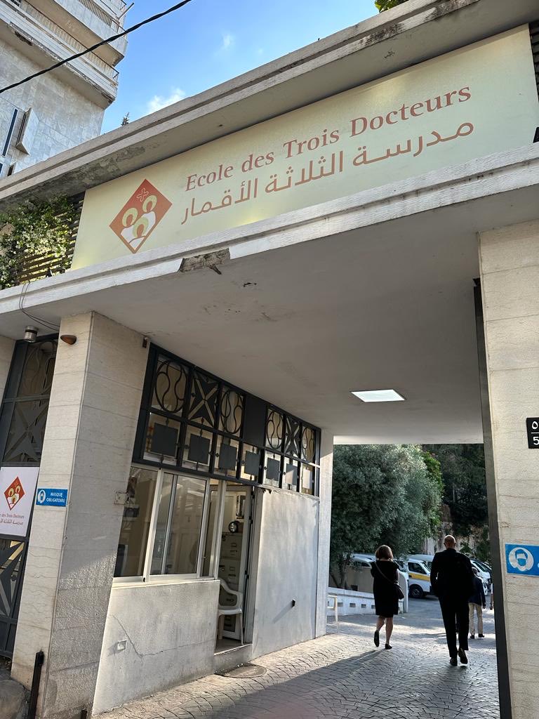 BrunoRetailleau's tweet photo. Le réseau des écoles chrétiennes joue un rôle fondamental alors que la majorité des écoles publiques sont fermées. Elles scolarisent des enfants de toutes confessions et sont un atout pour la #francophonie. Ici avec le recteur de l’Université St Joseph. https://t.co/uUGHpWNvWv
