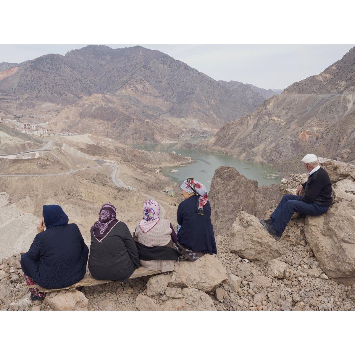 mbilgesatkin's tweet image. One of the controversial dams of the Coruh Development Project, the Yusufeli Dam, will submerge approximately one district center and seven villages, directly affecting around 20,000 people. #yusufelibaraji #damproject #climateinjustice #climatechange #humanrights