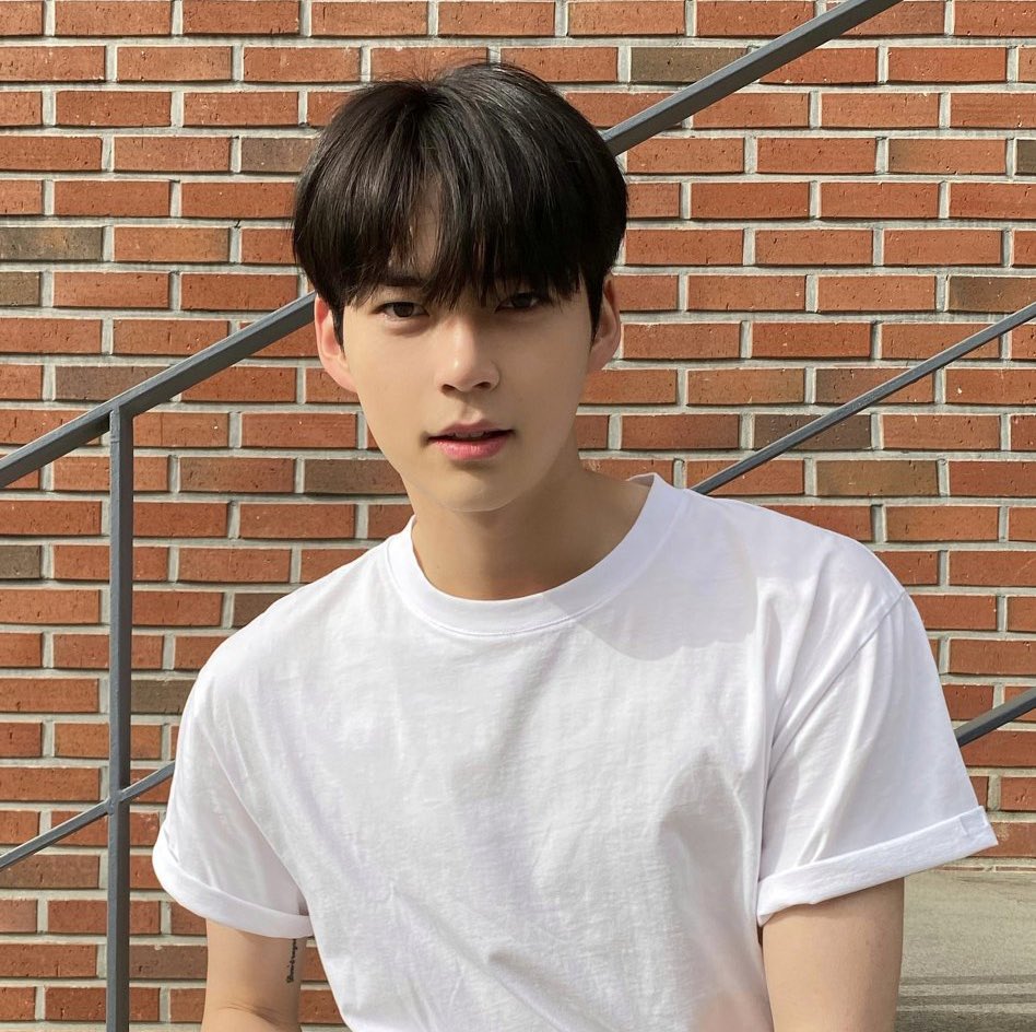 liuyutas's tweet photo. right where you left me 

haobin filo au https://t.co/mR0yoghKQe