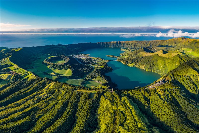 picazomario's tweet photo. El anticiclón de las Azores se hace fuerte y se extiende cada vez más. Los anticiclones grandes son mucho más comunes en la región desde la era industrial. Eso genera condiciones anormalmente secas en todo el Mediterráneo occidental, incluida la Península Ibérica. Las simulaciones del último milenio indican que su expansión desde la era industrial no tiene precedentes Surge después de 1850 y se fortalece en el siglo XX, en consonancia con el calentamiento antropogénico. Foto: Joao Gil
