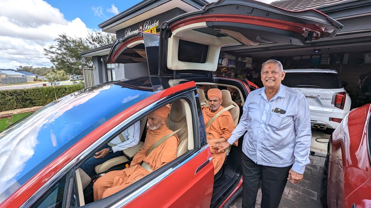rajkotgurukul's tweet photo. Pu. Mahant Swami Padharamani at Brisbane (Australia)
.
.
#swaminarayan #rajkotgurukul #Gurukul #australia #brisbane #brisbanecity #teslacars #tesla #Saints #satsang #vicharan #swami #mahantswami #spiritual #devotee https://t.co/U63DhU24Xi