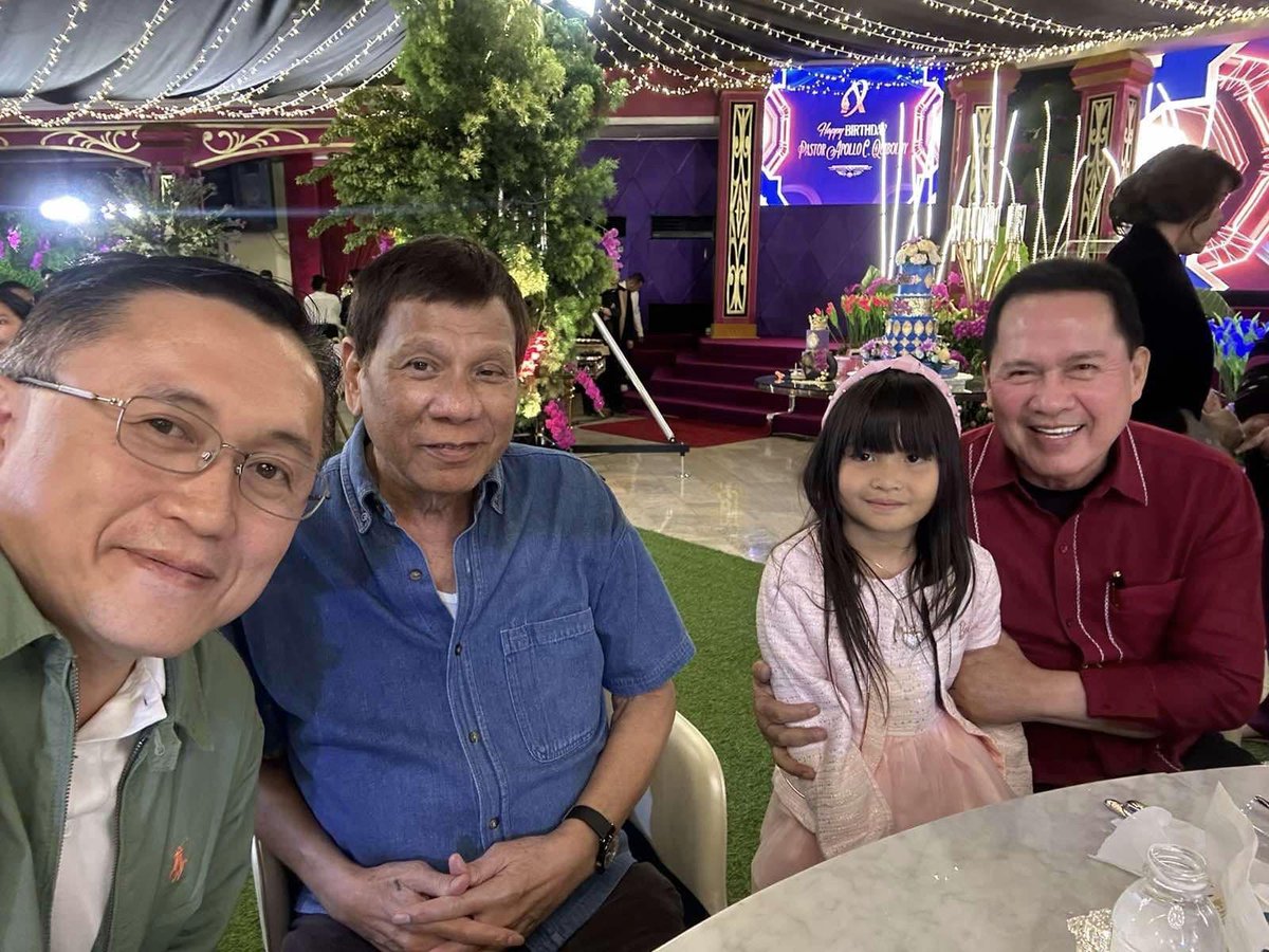 Dumalo si dating pangulong Rodrigo Duterte sa birthday dinner ni Pastor Apollo Quiboloy ng Kingdom of Jesus Christ sa Davao City, April 25. 📸: Bong Go (Facebook)