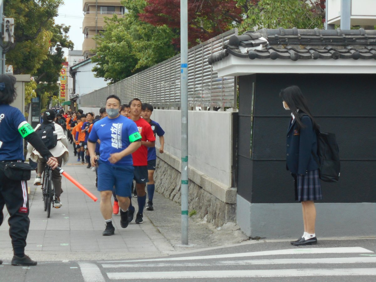 【生野警察署の取組】
大阪偕星学園高等学校の皆さんと一緒にランニングパトロールを実施しました。
今後、生徒の皆さんはクラブ活動の機会に「ながら見守り活動」を継続して行います。
＃ランパト
＃ＳＴＯＰ
＃ＡＴＭでの携帯電話