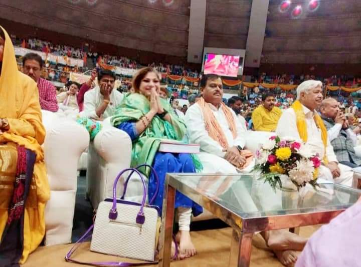 RoliTiwariMish1's tweet photo. कल दिल्ली के ताल कटोरा स्टेडियम में
गोवर्धन पुरी पीठाधीश्वर महाराज श्री मज्जगद्गुरु शंकराचार्य स्वामी निश्चलानंद सरस्वती जी के सानिध्य में
"राष्ट्रोत्कर्ष महाधिवेशन" में सहभागिता करने का सौभाग्य प्राप्त हुआ

जिसमें परमपूज्य शंकराचार्य जी से श्रीरामचरितमानस विवाद पर भरे स्टेडियम में गम्भीर चर्चा हुई और भविष्य का मार्गदर्शन मिला

साथ ही भाजपा के पूर्व राष्ट्रीय अध्यक्ष,पूर्व केंद्रीय मंत्री श्री सुब्रमण्यम स्वामी जी , विश्व हिन्दू परिषद के अंतर्राष्ट्रीय अध्यक्ष श्री आलोक कुमार जी, सुदर्शन मीडिया के स्वामी श्री सुरेश चव्हाणके जी एवं वहाँ हज़ारों की संख्या में उपस्थित साधू सन्तों एवम सनातन धर्म के महान विचारकों ने श्रीरामचरितमानस सम्मान के लिए मुझे अपना समर्थन दिया

जय श्री राम